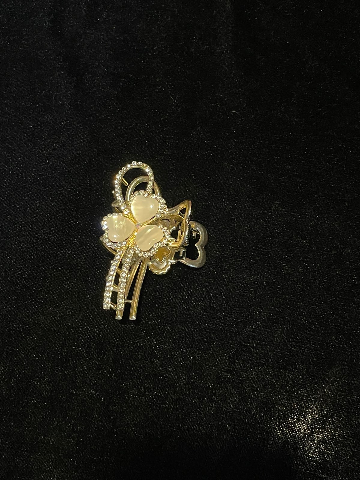 Pearl Heart Clover Claw Clip