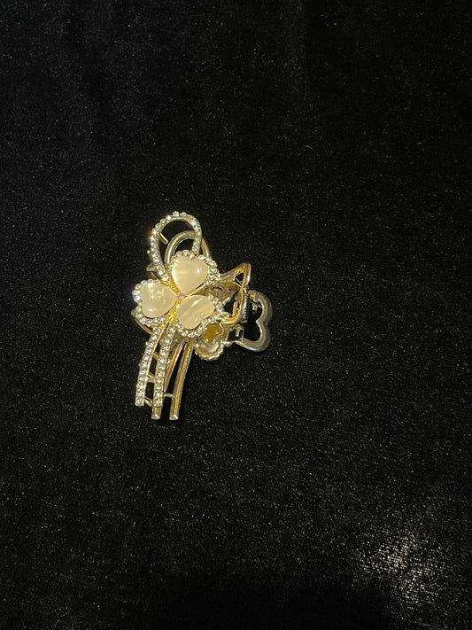 Pearl Heart Clover Claw Clip